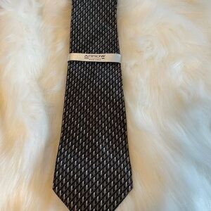 Arrow Men’s Tie NWT
